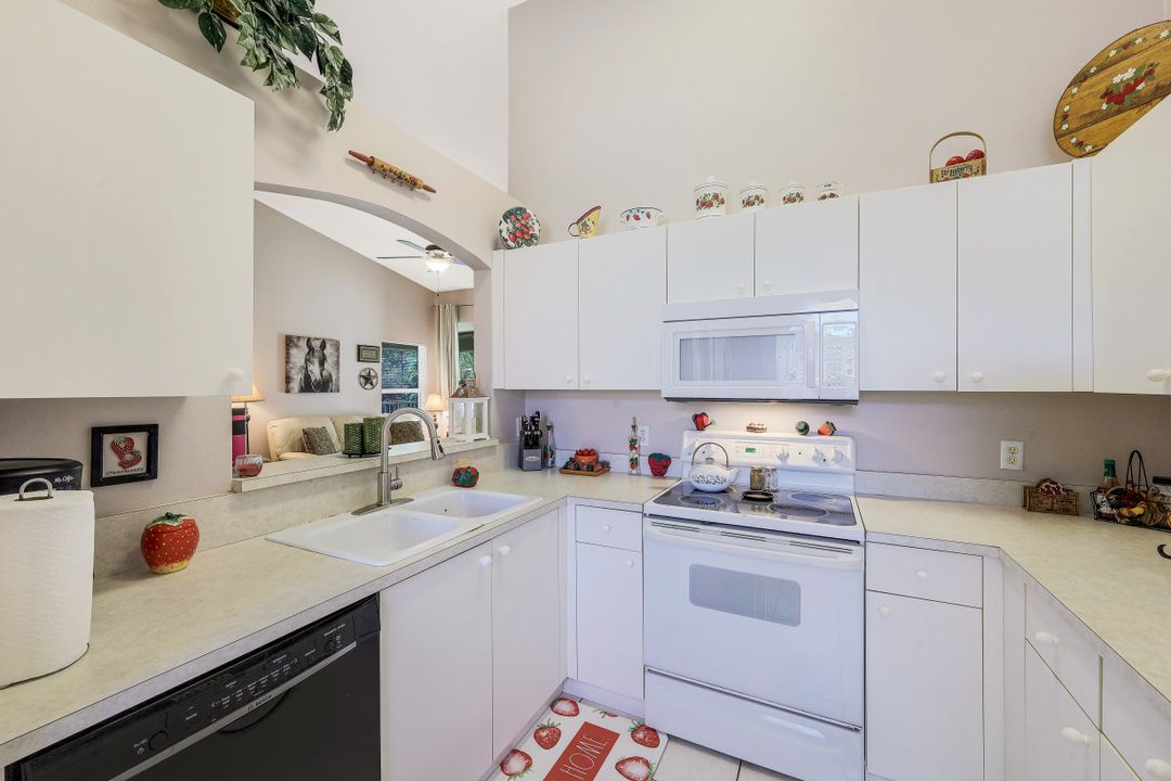 6765 Huntington Lakes Cir  #201, Naples, FL 34119