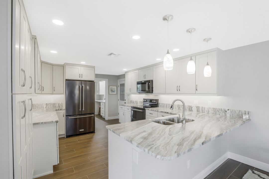 166 Hollyhock Ct, Marco Island, FL 34145