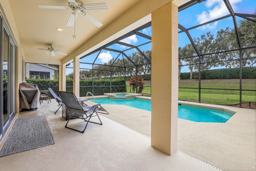 2039 Sagebrush Cir, Naples, FL 34120