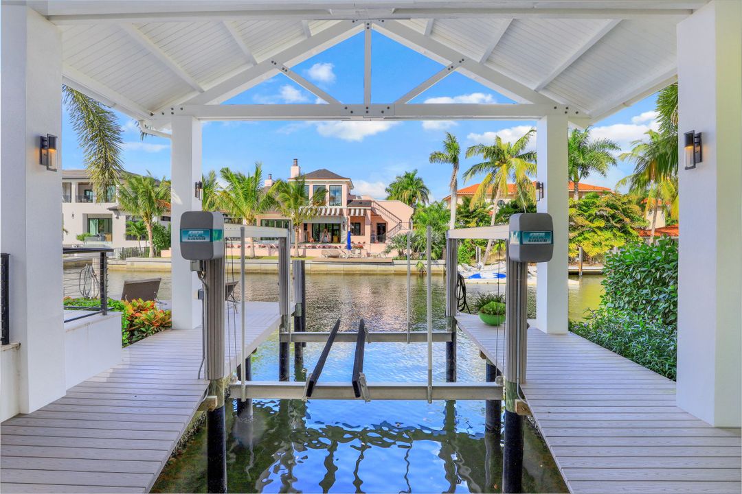 631 17th Ave S, Naples, FL 34102