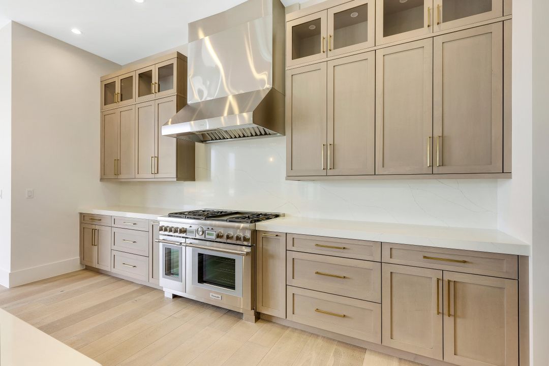 241 Egret Ave, Naples, FL 34108