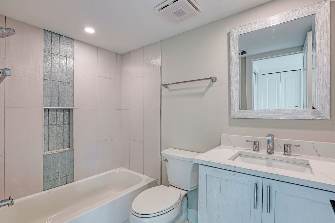 53 High Point Cir W #107, Naples, FL 34103