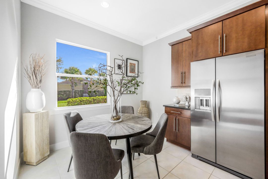 9328 Fieldstone Ln, Naples, FL 34120