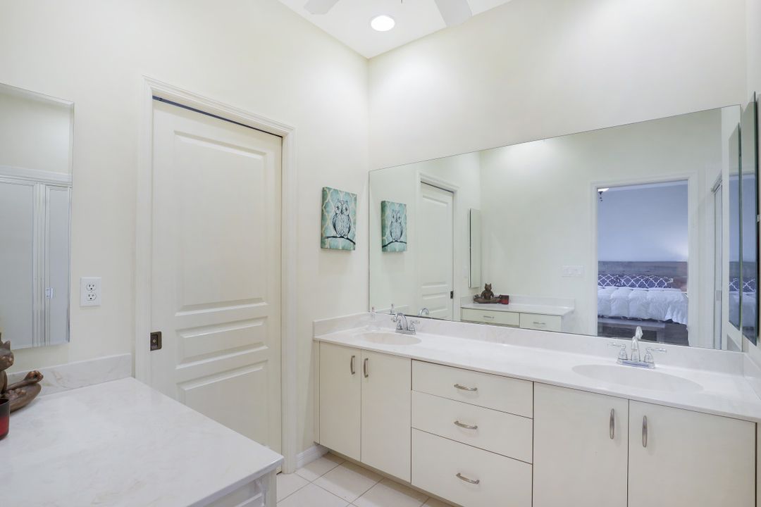 25251 Bay Cedar Dr, Bonita Springs, FL 34134