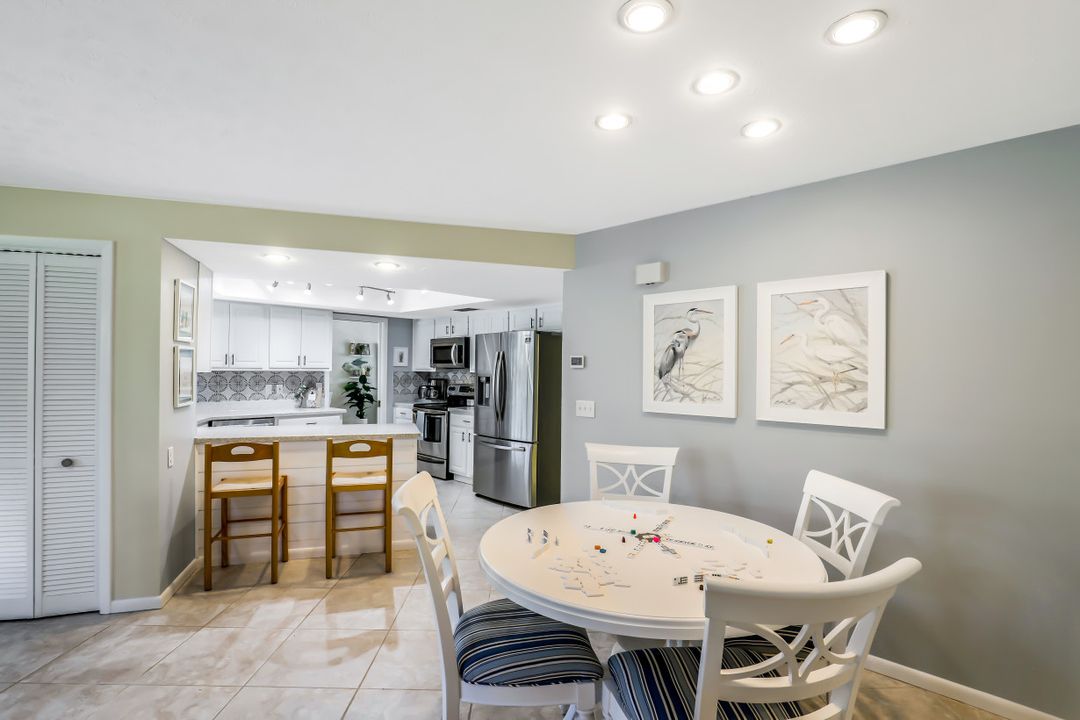 4459 Parrot Ave, Naples, FL 34104