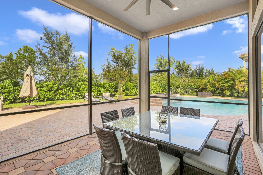 2934 Cinnamon Bay Cir, Naples, FL 34119