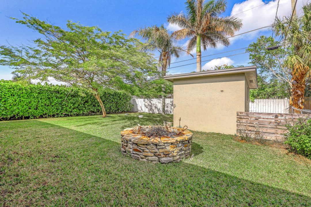 749 97th Ave N, Naples, FL 34108