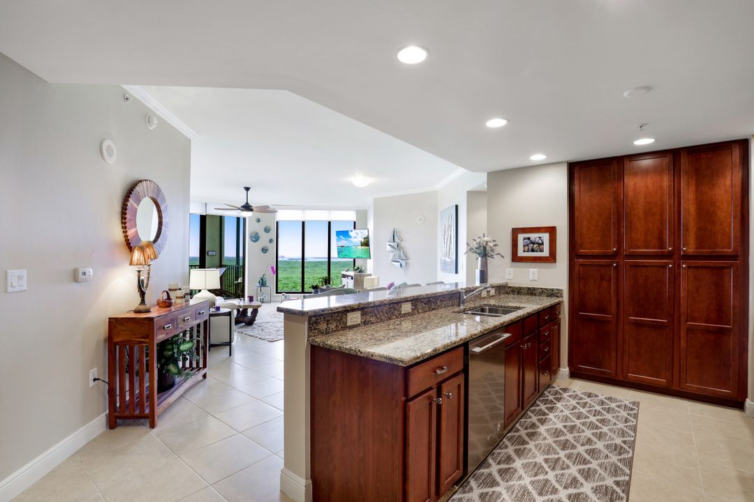 5781 Cape Harbour Dr #809, Cape Coral, FL 33914