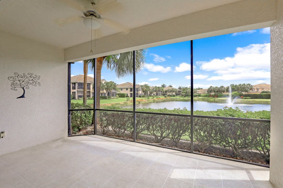 8204 Saratoga Dr #302, Naples, FL 34113