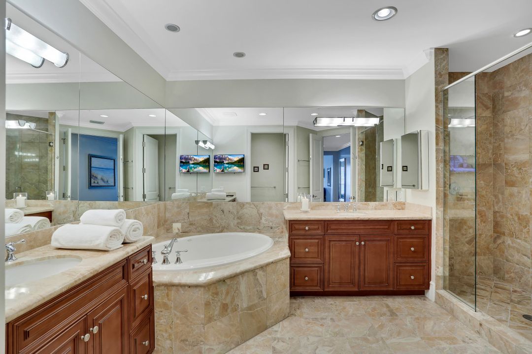 1400 Gulf Shore Blvd N #208, Naples, FL 34102