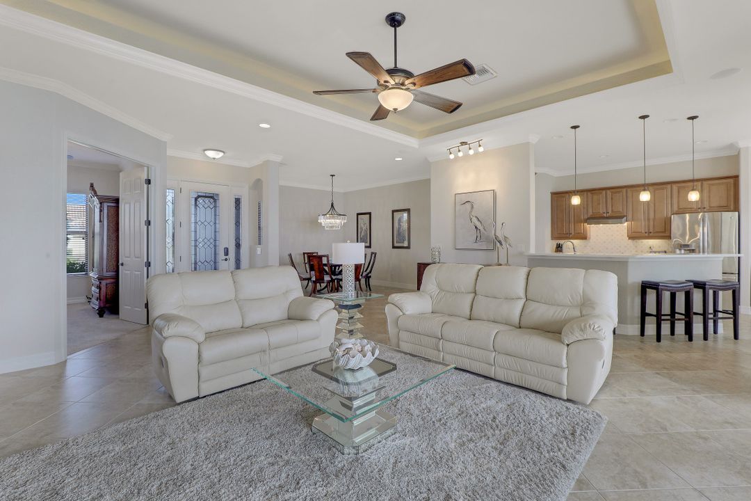 10066 Biscayne Bay Ln, Naples, FL 34120