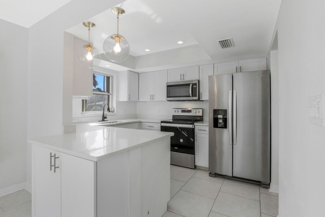 19 Crooked Ln, Naples, FL 34112