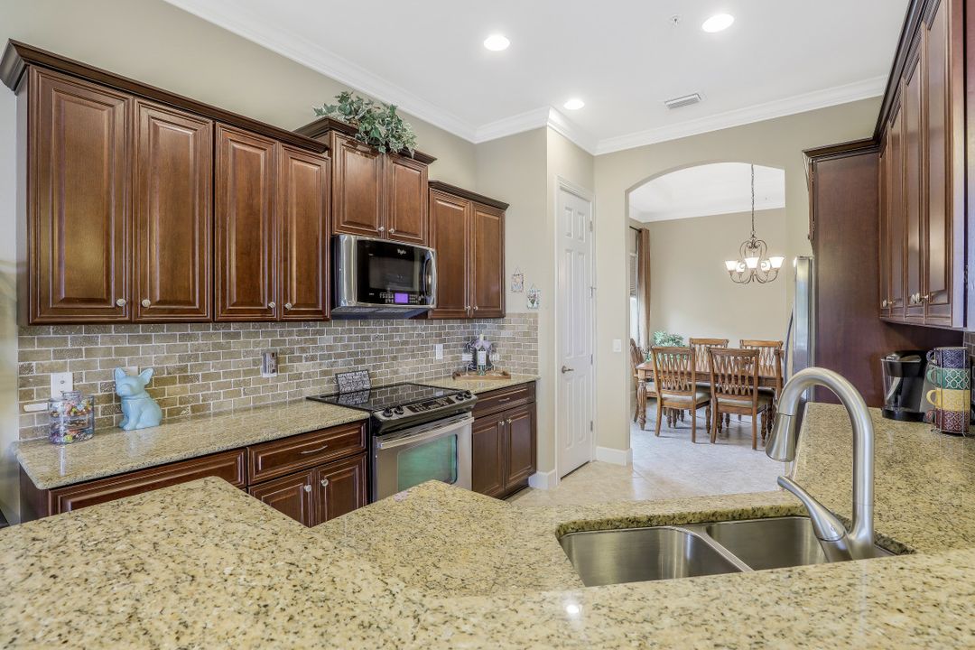 8779 Coastline Ct #202, Naples, FL 34120