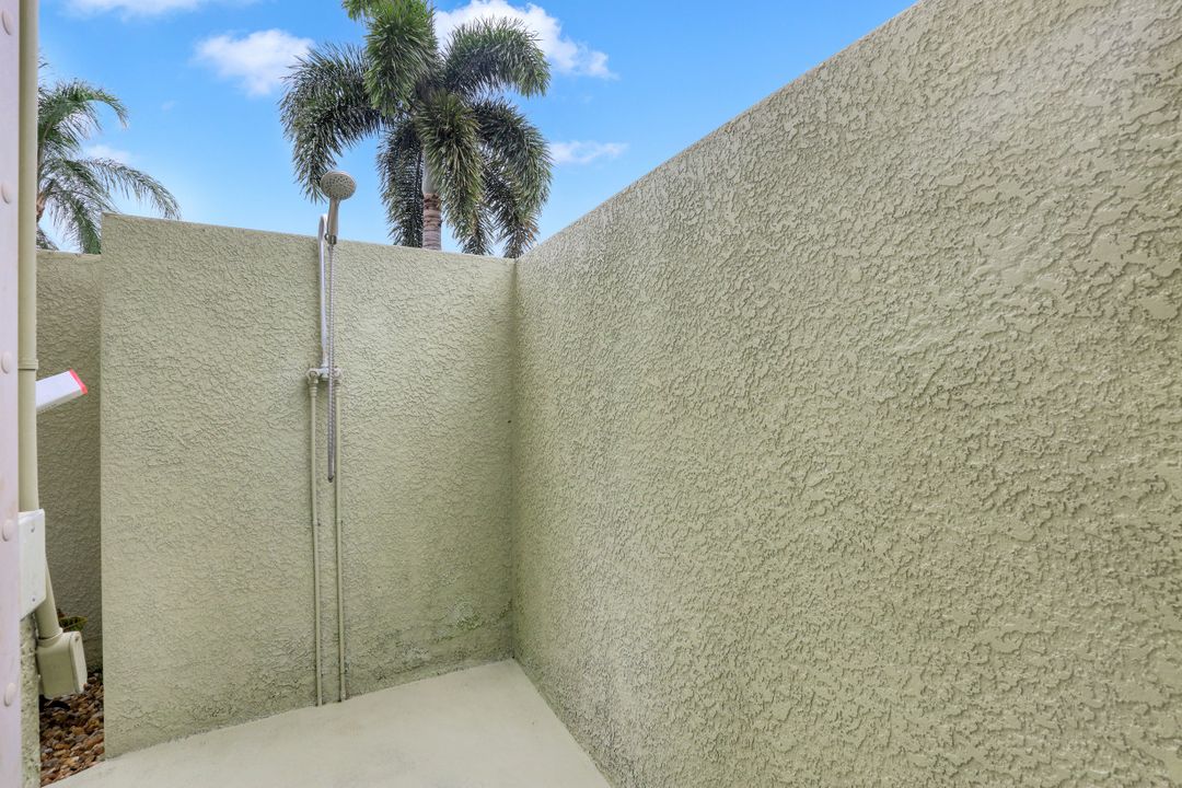 795 Brentwood Point, Naples, FL 34110