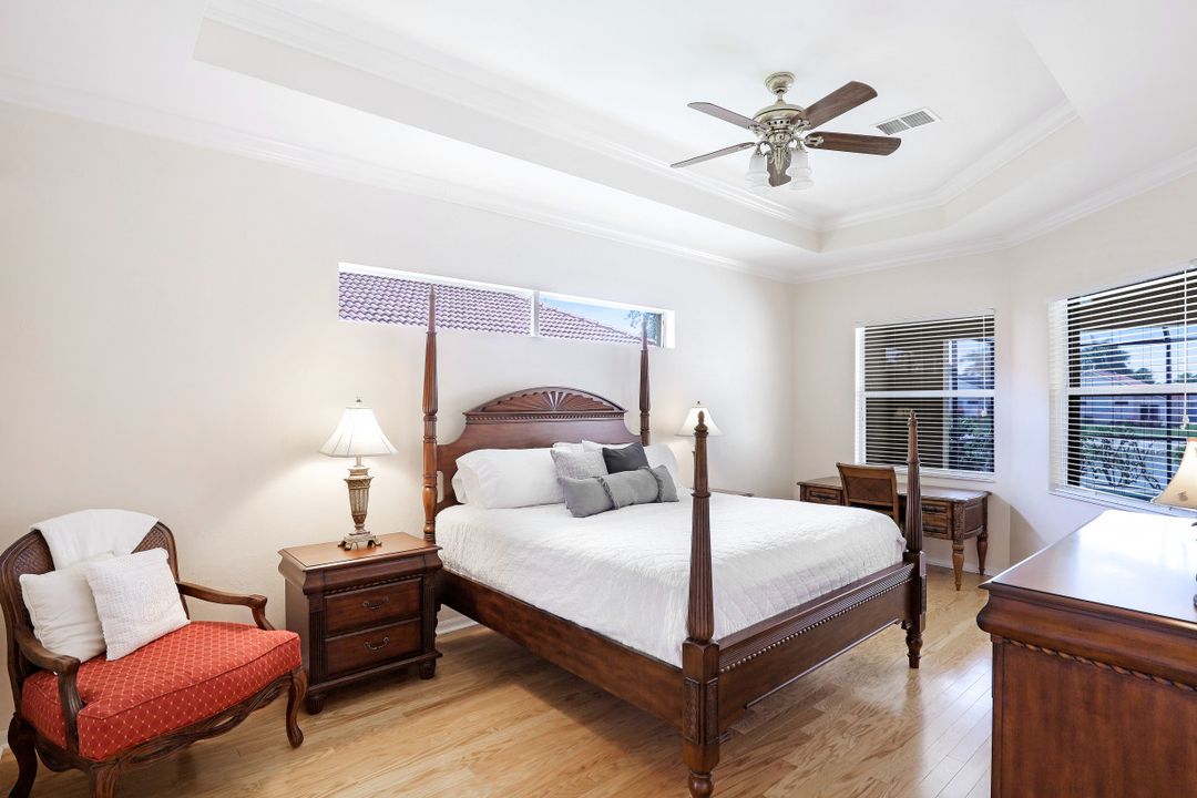 5014 Old Pond Dr, Naples, FL 34104