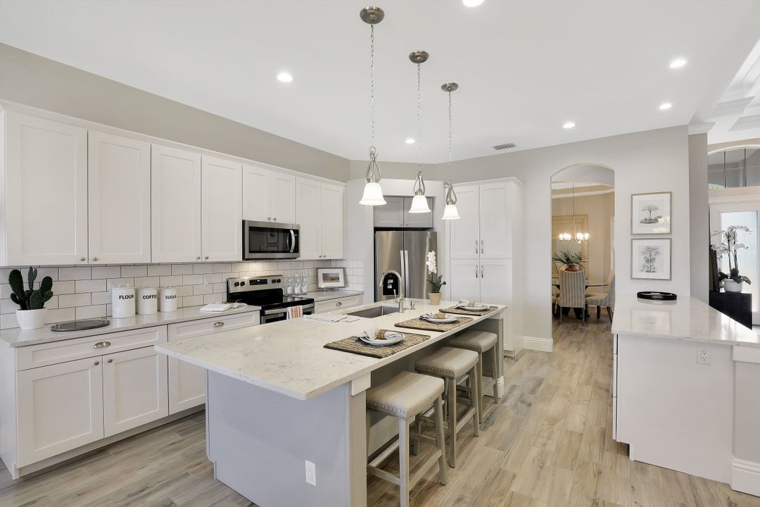 8761 Hideaway Harbor Ct, Naples, FL 34120