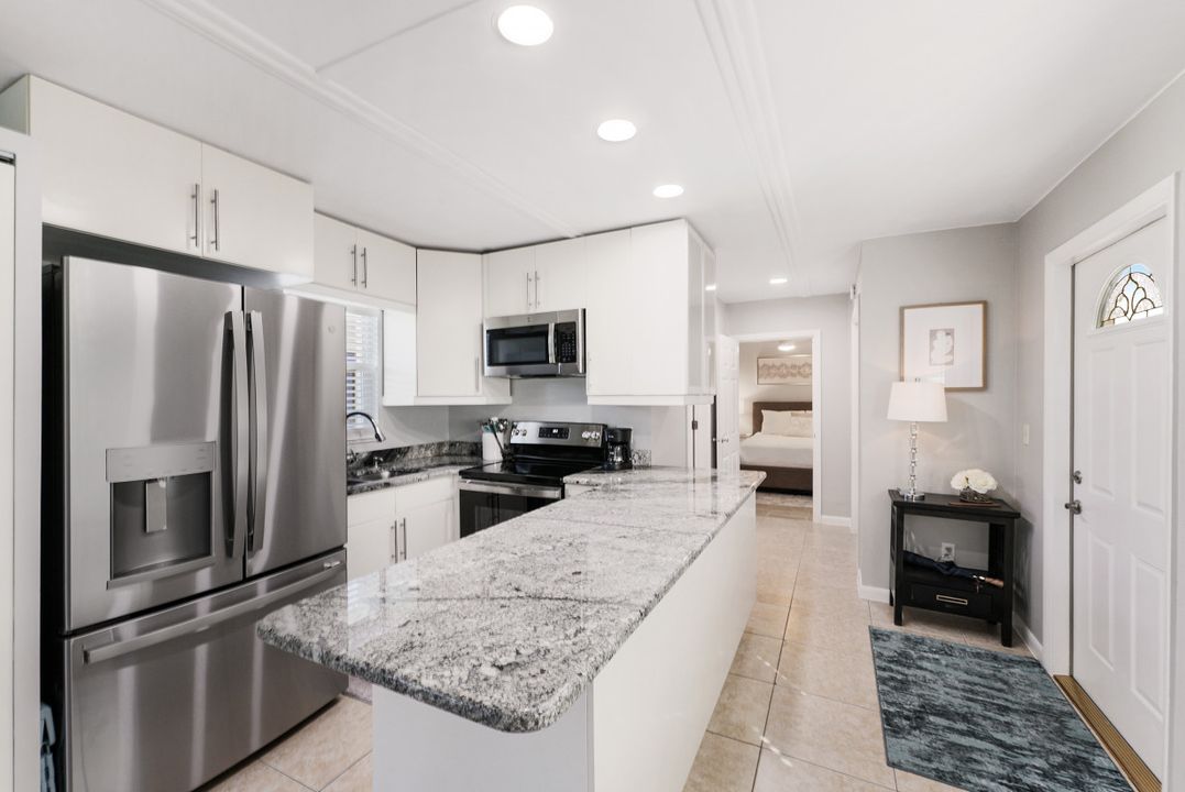 10095 7th St N #1, Naples, FL 34108