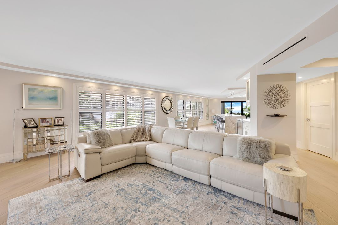 4451 Gulf Shore Blvd N #302, Naples, FL 34103