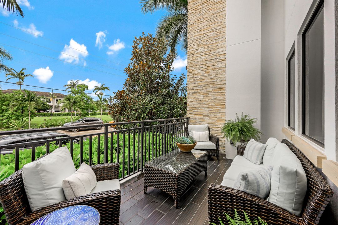 1030 3rd Ave S #105, Naples, FL 34102