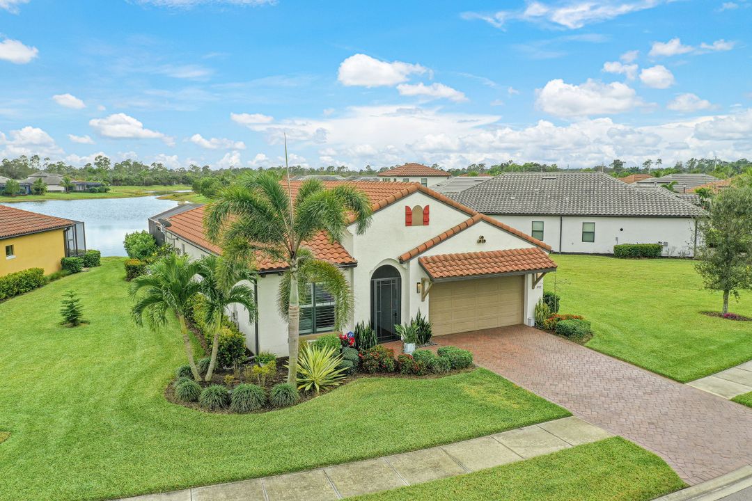 1932 Mustique St, Naples, FL 34120