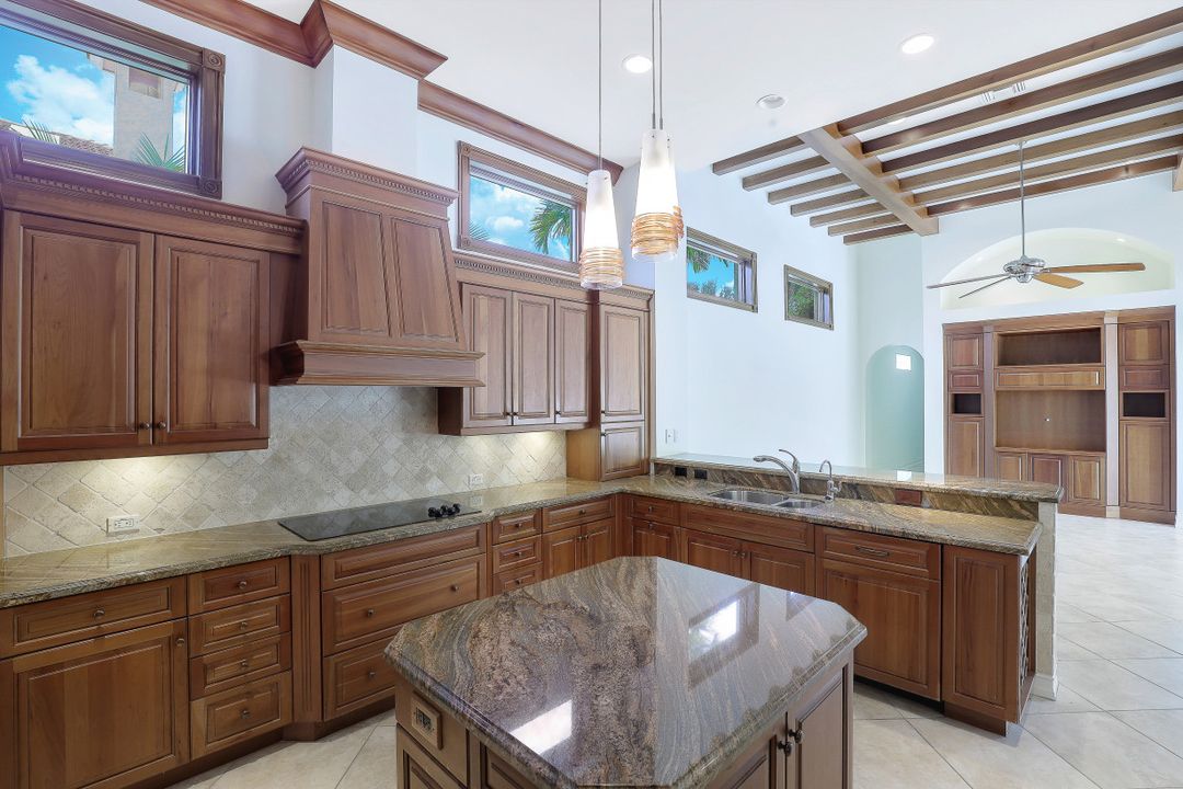 9155 Torrefino Ct, Naples, FL 34109