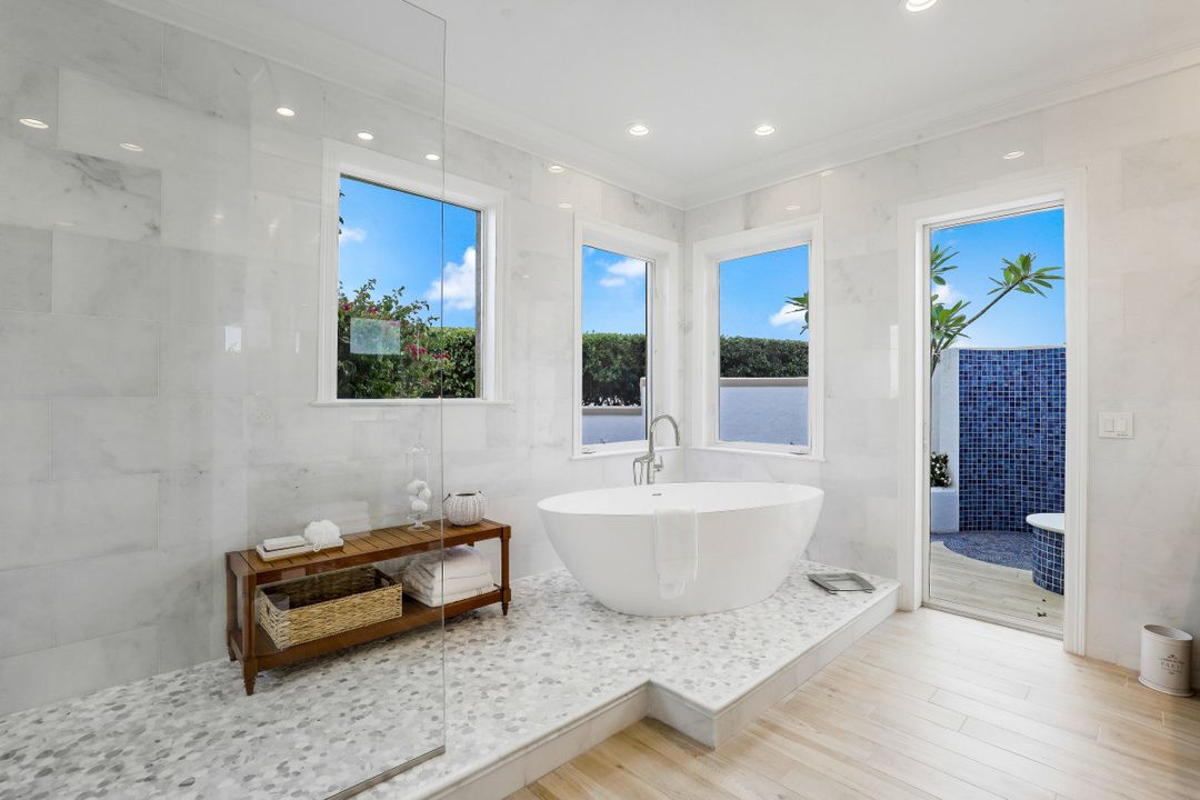 518 Coral Dr, Cape Coral, FL 33904