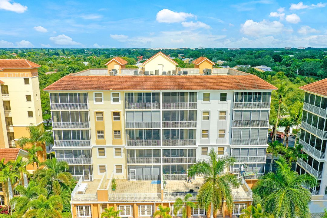 450 Launch Cir #402, Naples, FL 34108