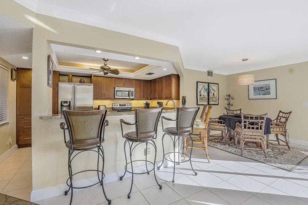 571 Beachwalk Cir #101, Naples, FL 34108