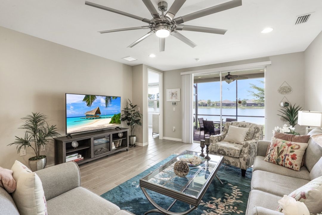 14708 Edgewater Cir, Naples, FL 34114