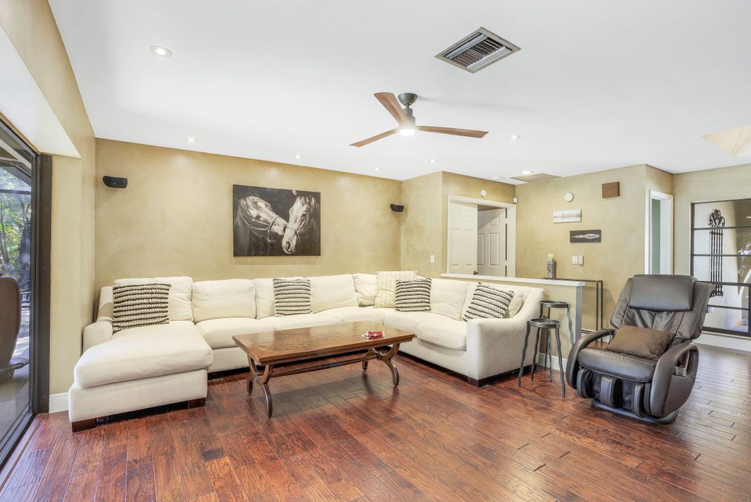 6846 Trail Blvd, Naples, FL 34108