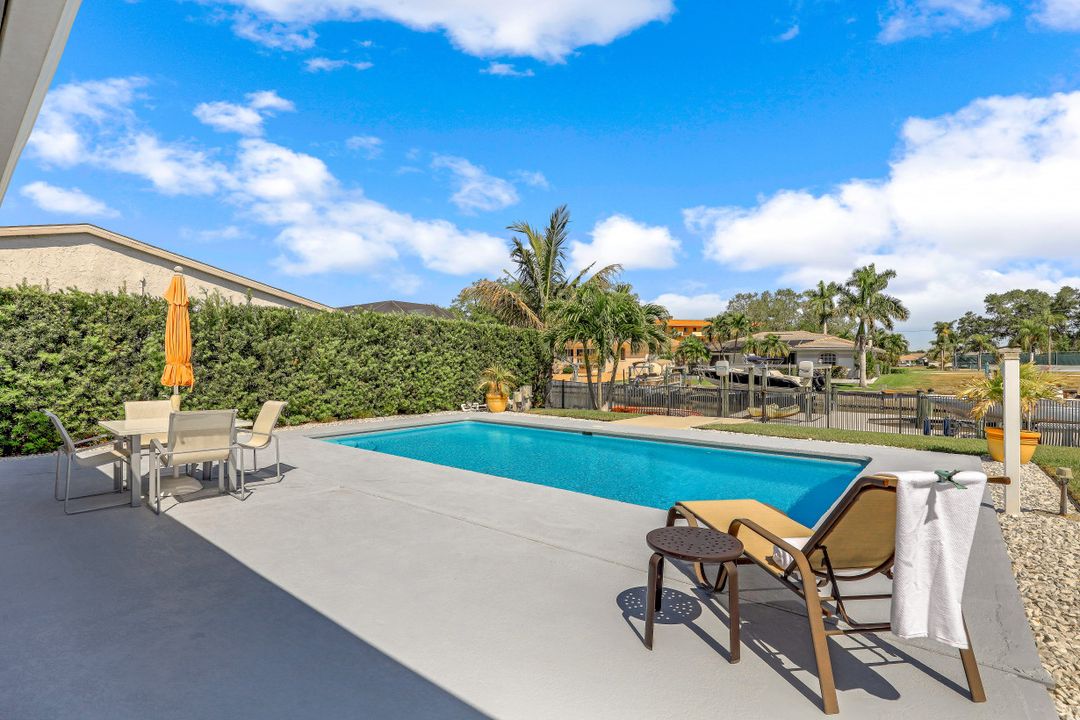 207 6th St, Bonita Springs, FL 34134