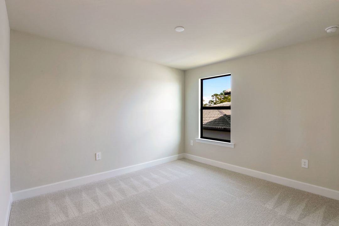 9547 Curlew Dr, Naples, FL 34120