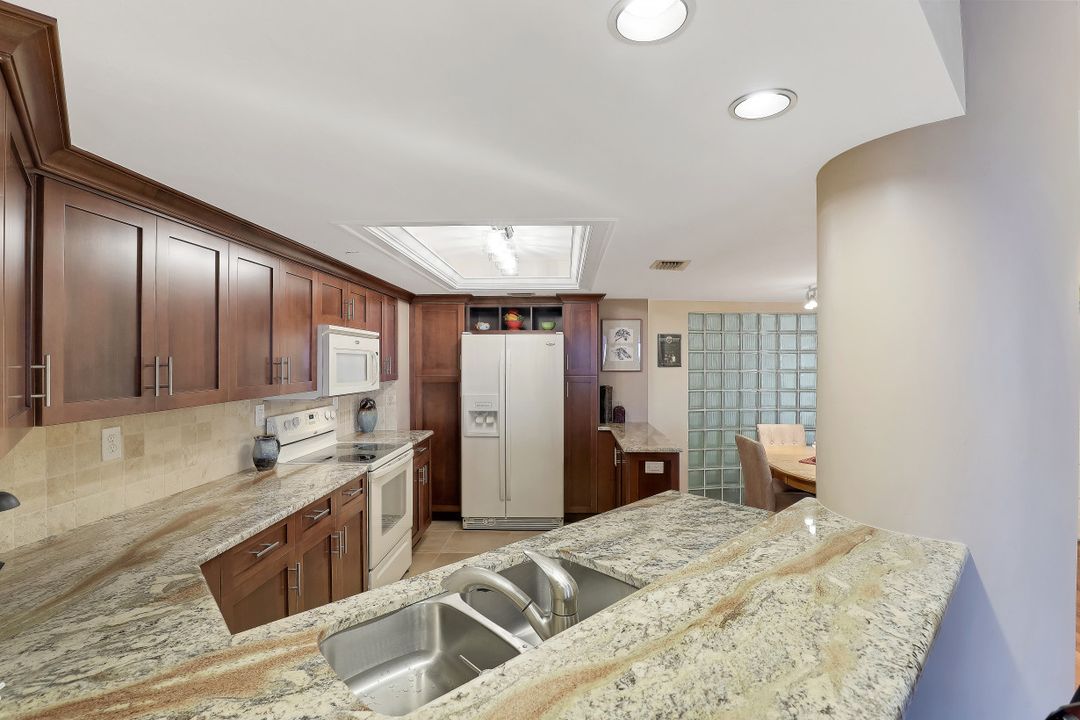 4751 Gulf Shore Blvd N #804, Naples, FL 34103