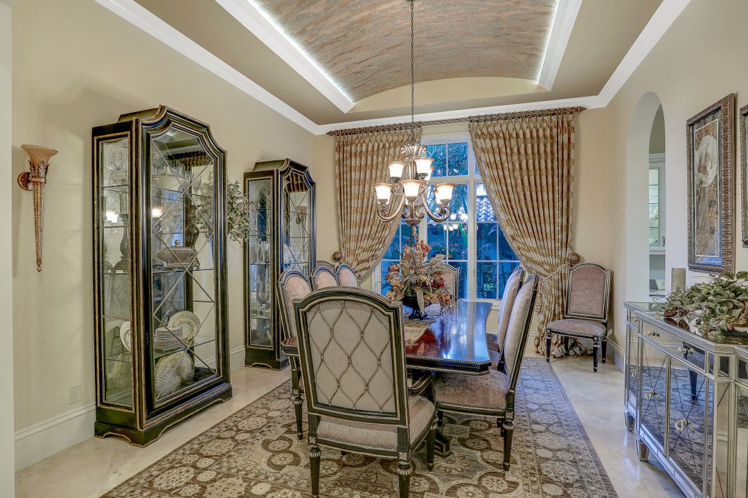 172 Seabreeze Ave, Naples, FL 34108