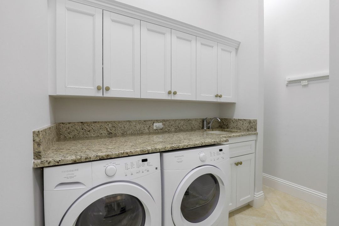 268 Edgewater Ct, Marco Island, FL 34145