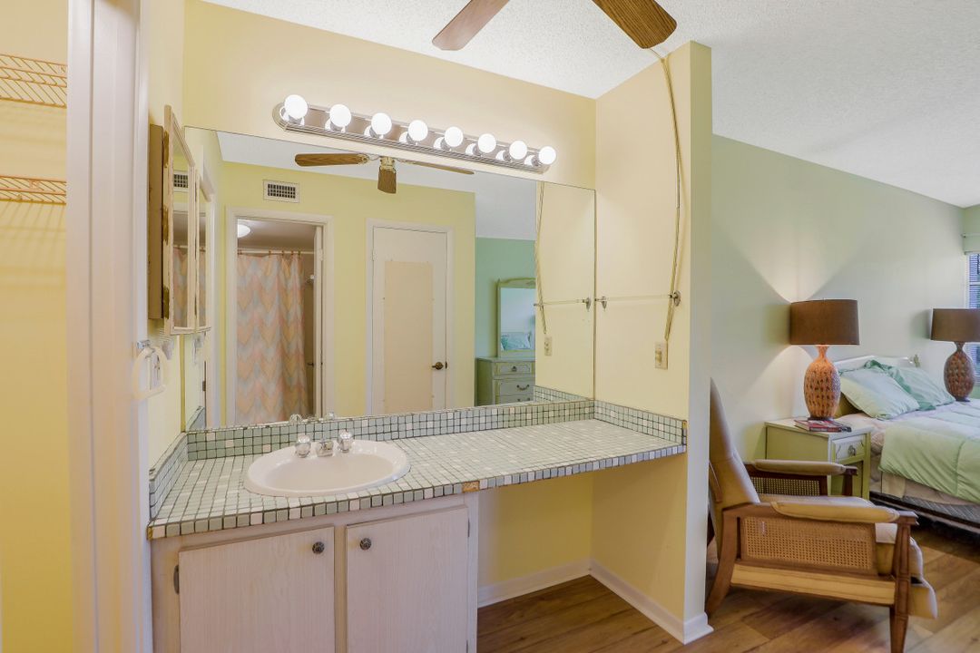 1086 Forest Lakes Dr #9207, Naples, FL 34105