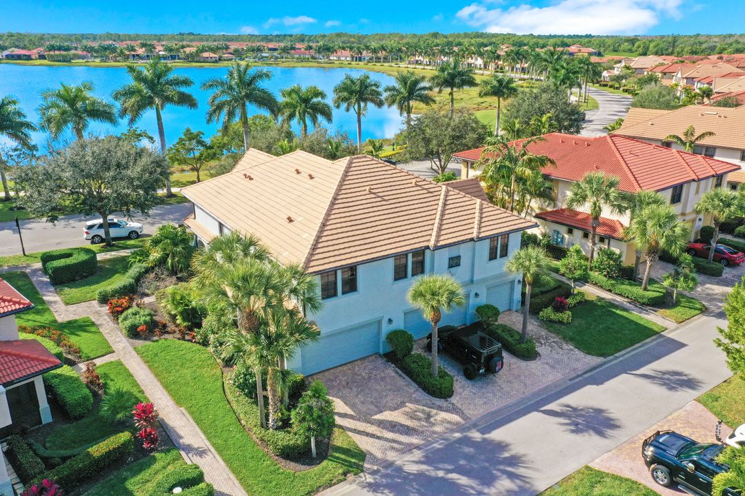 1391 Santiago Cir #902, Naples, FL 34113