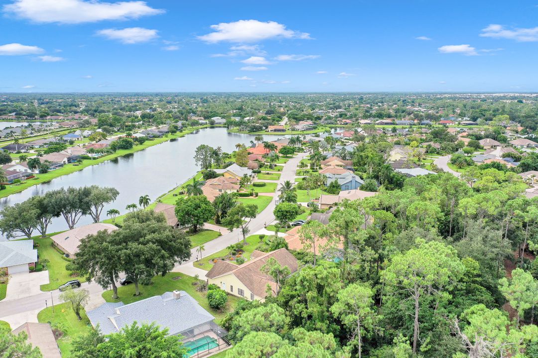 2259 Queens Way, Naples, FL 34112