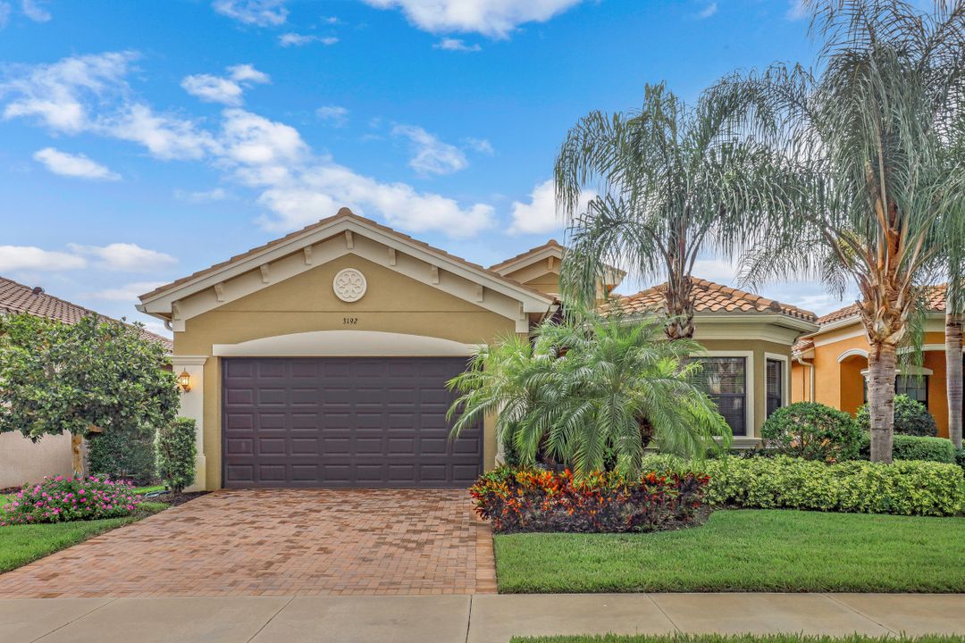 3192 Pacific Dr, Naples, FL 34119