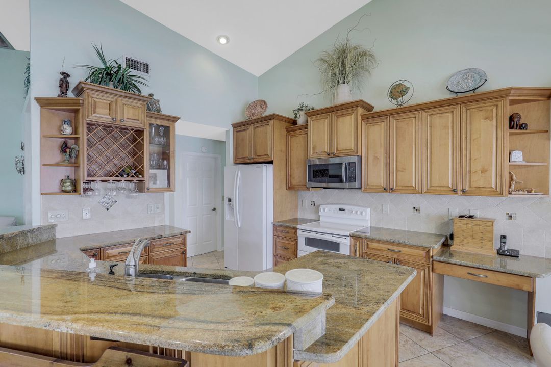 625 SW 49th Ln, Cape Coral, FL 33914