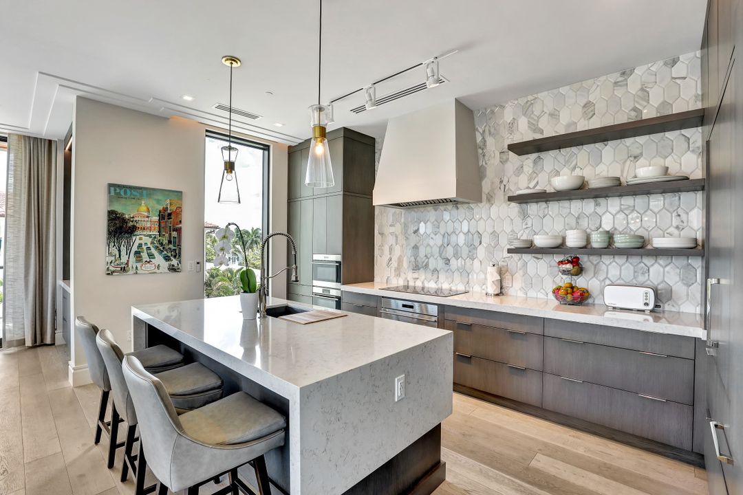 505 5th Ave S #303, Naples, FL 34102