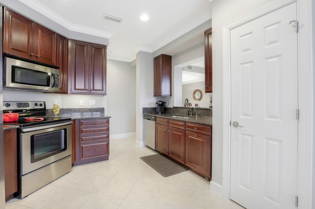 10390 Glastonbury Cir #102, Fort Myers, FL 33913