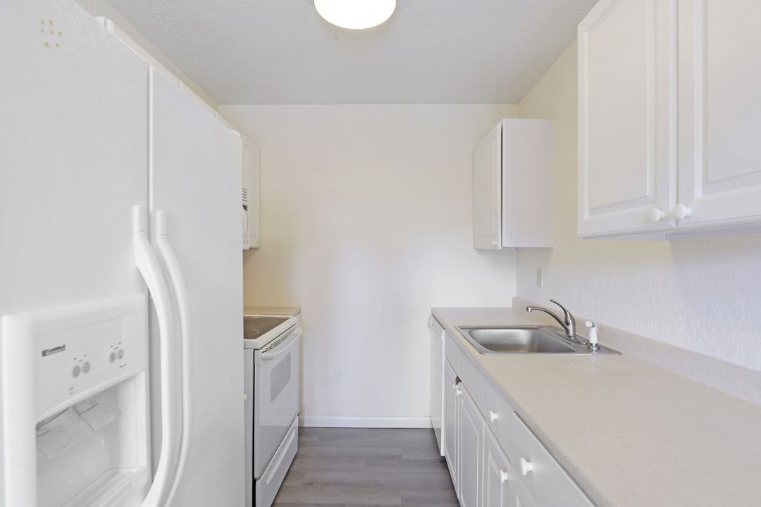 4607 Bayshore Dr #K-6, Naples, FL 34112