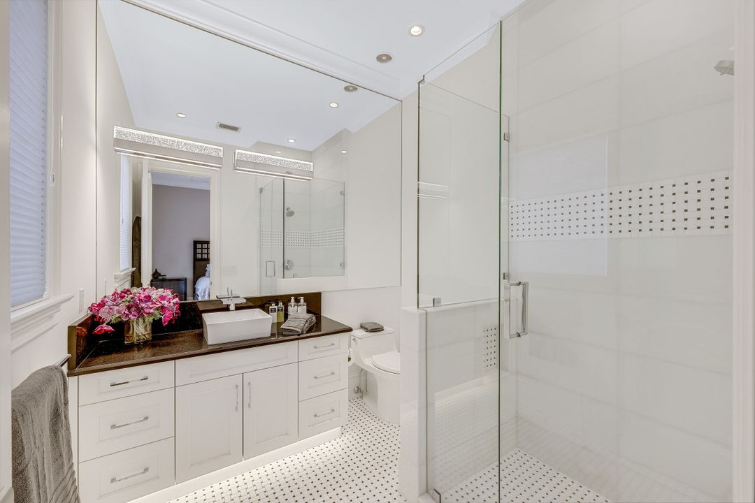 970 Aqua Cir, Naples, FL 34102