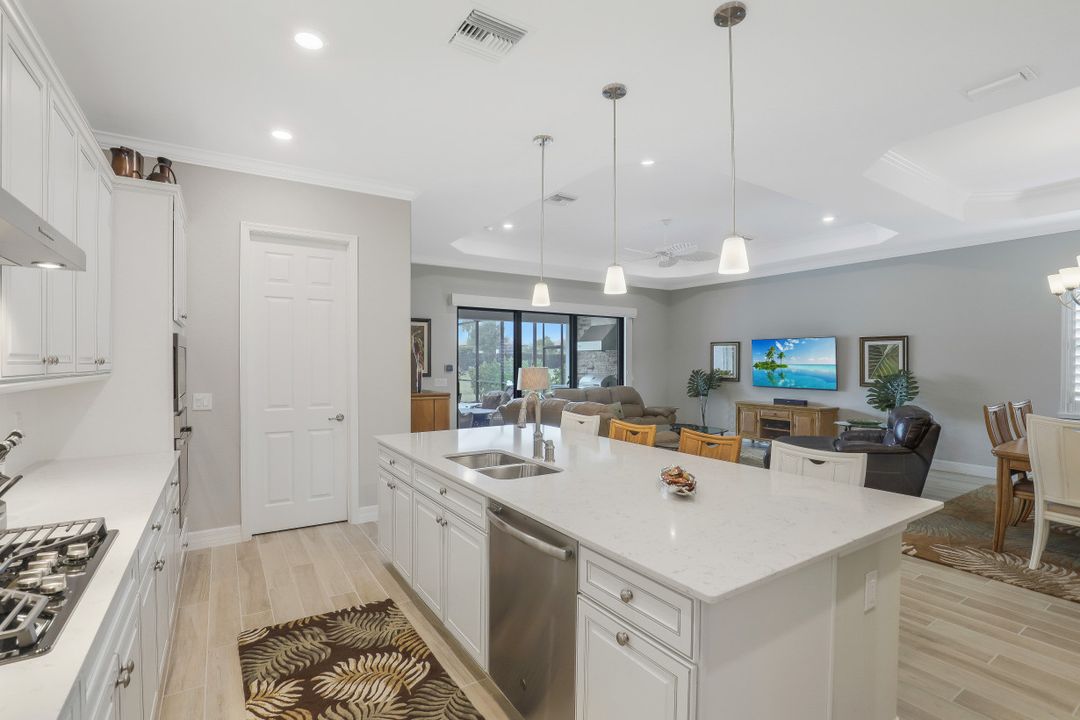 1913 Mustique St, Naples, FL 34120