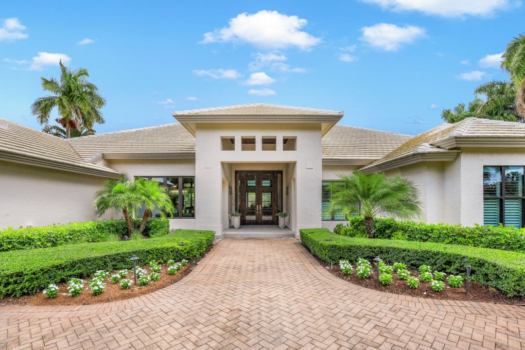 4501 Silver Fox Dr, Naples, FL 34119