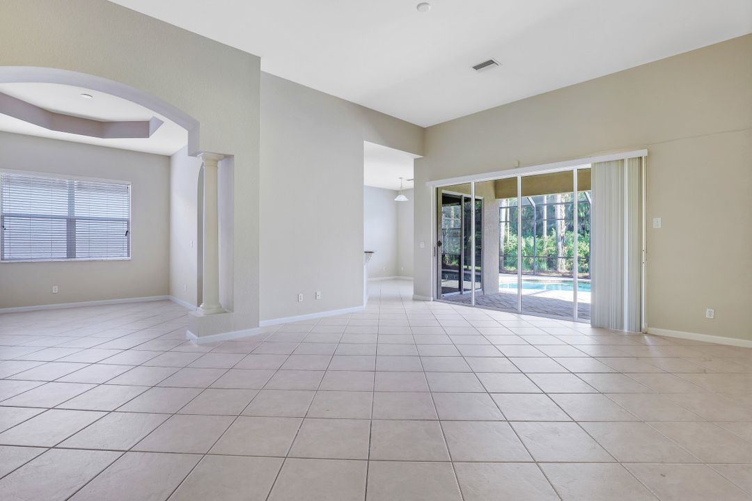 7826 Founders Cir, Naples, FL 34104