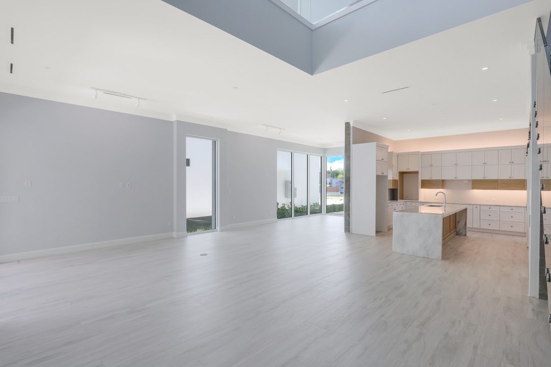 859 92nd Ave N, Naples, FL 34108