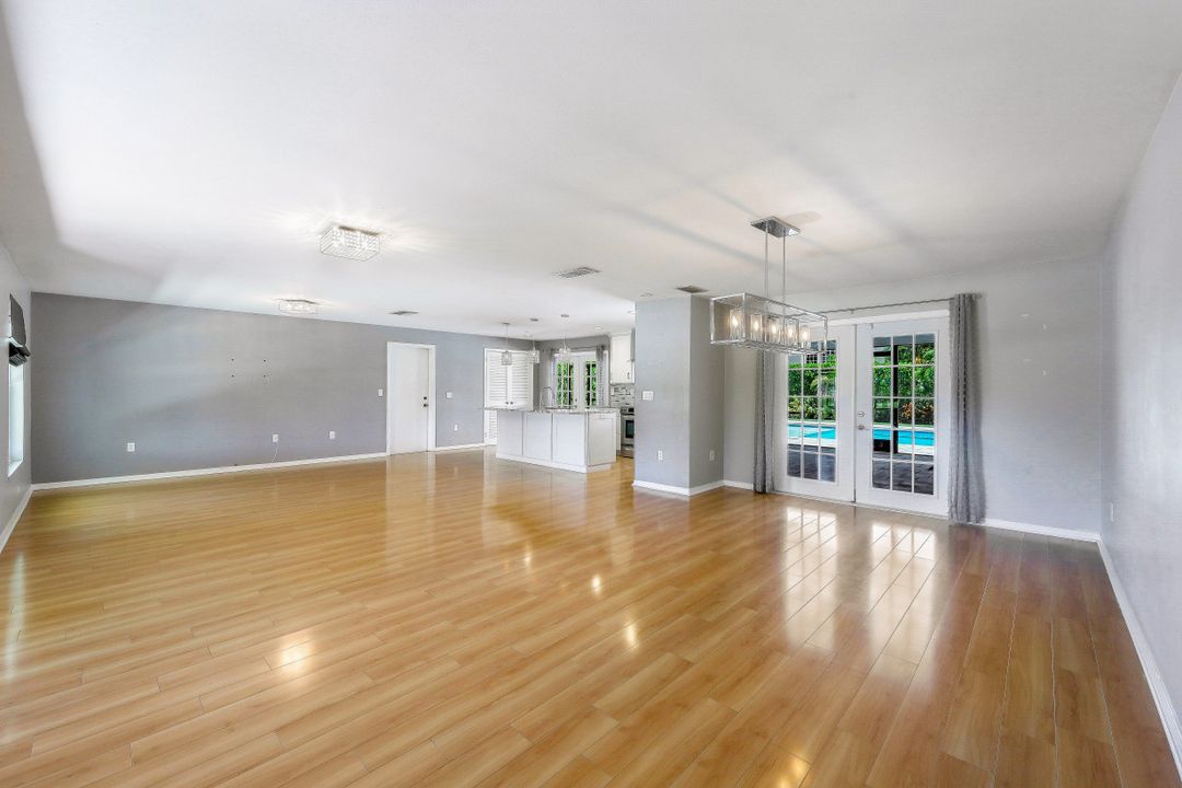 800 100th Ave N, Naples, FL 34108