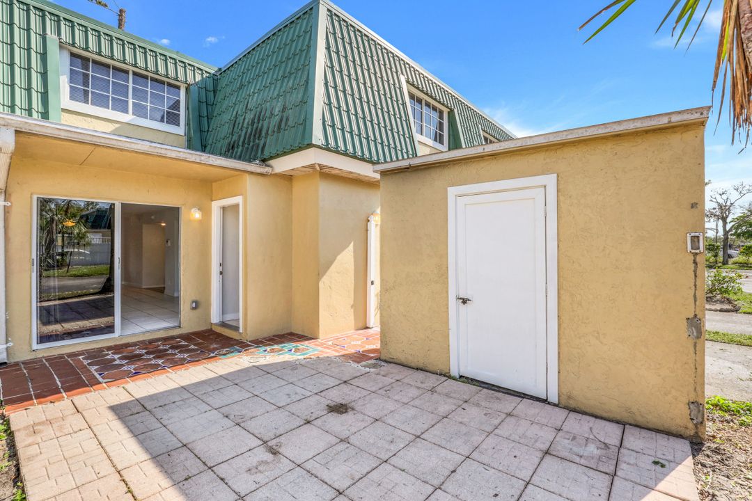 5860 Whiting Ct, Fort Myers, FL 33919